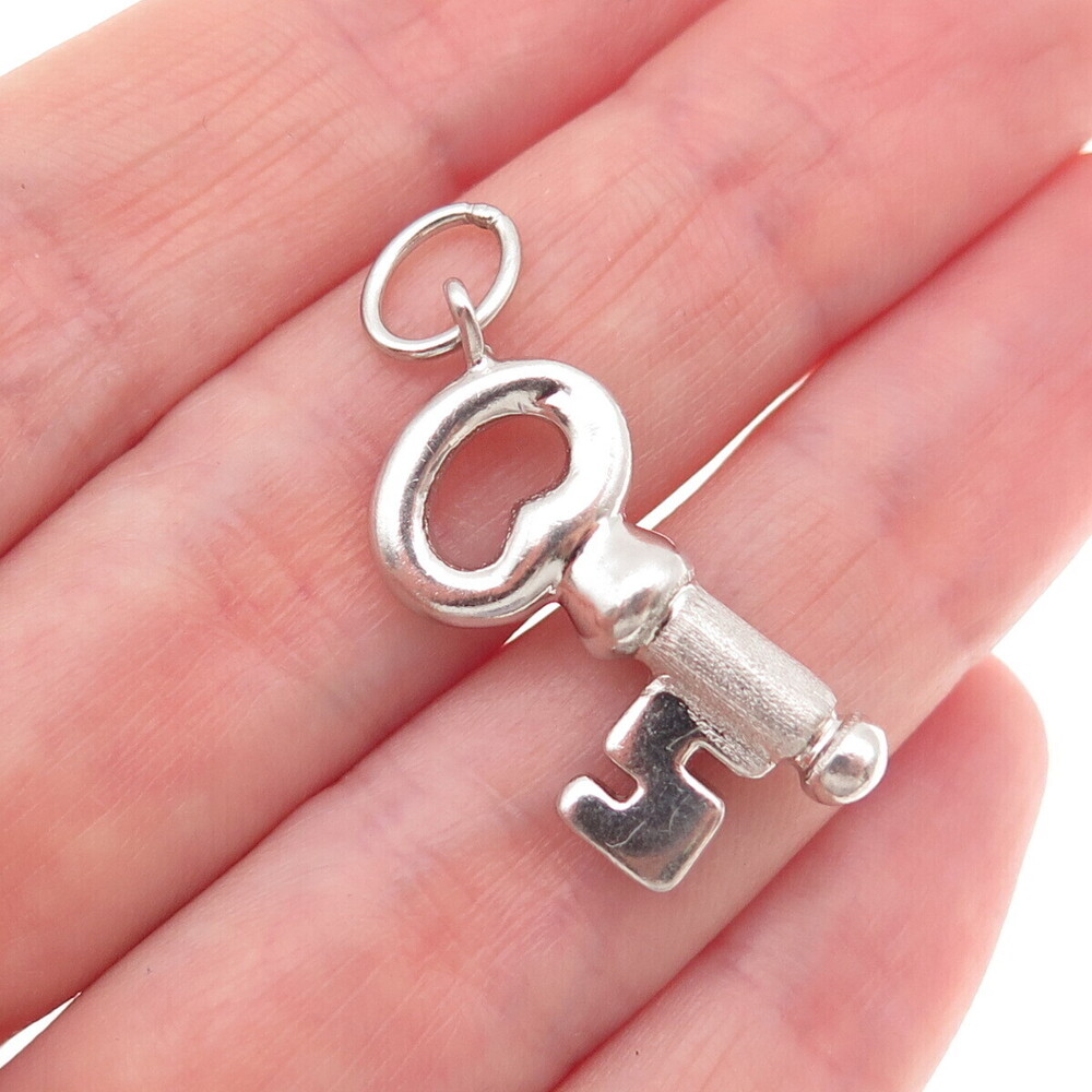 Artlinea 925 Sterling Silver Vintage Key Charm Pendant